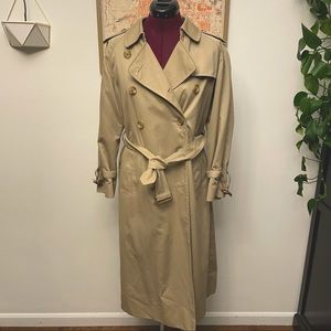 Gorgeous vintage Burberry trench in 6P